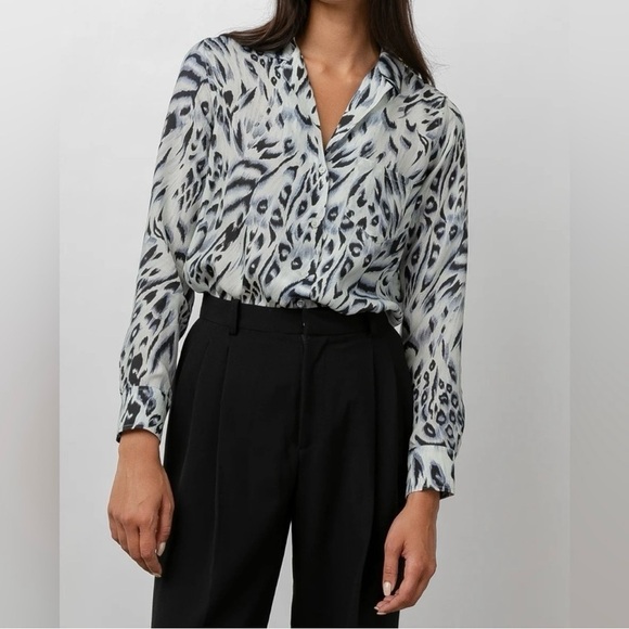Rails Rebel Ivory Snow Leopard Long Sleeve Button Down Blouse Size S - Picture 1 of 13